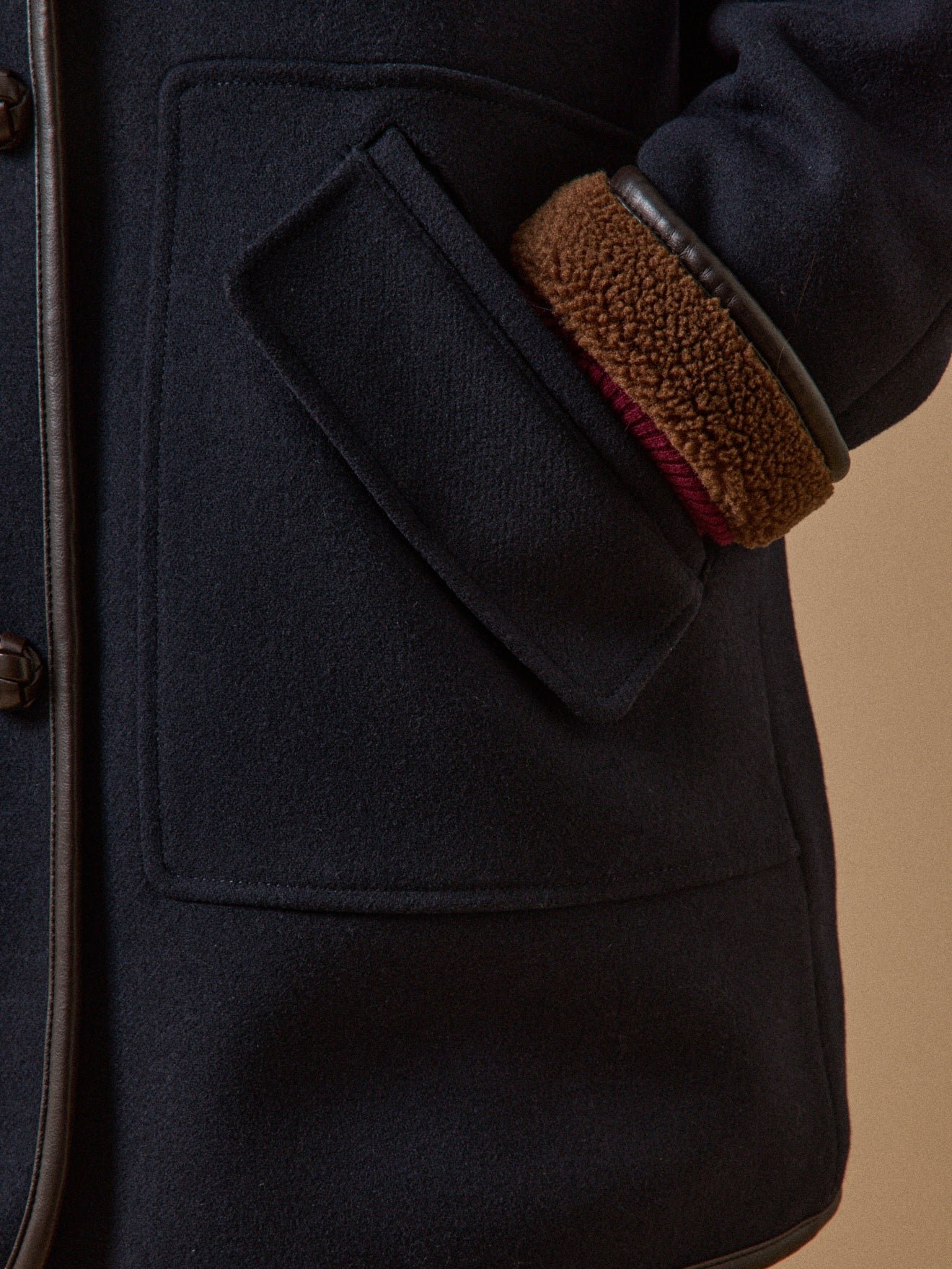 Women's coat with trimmed sherpa lining - Image 4