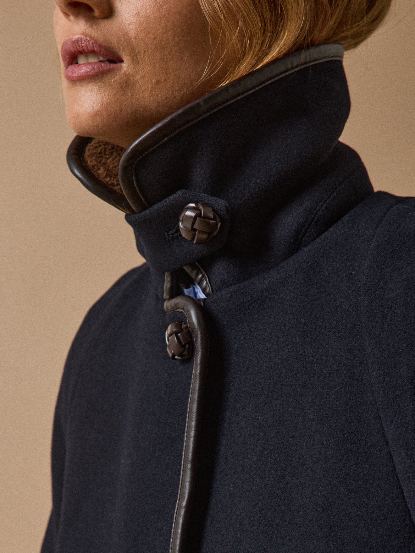 Women's coat with trimmed sherpa lining - Image 3