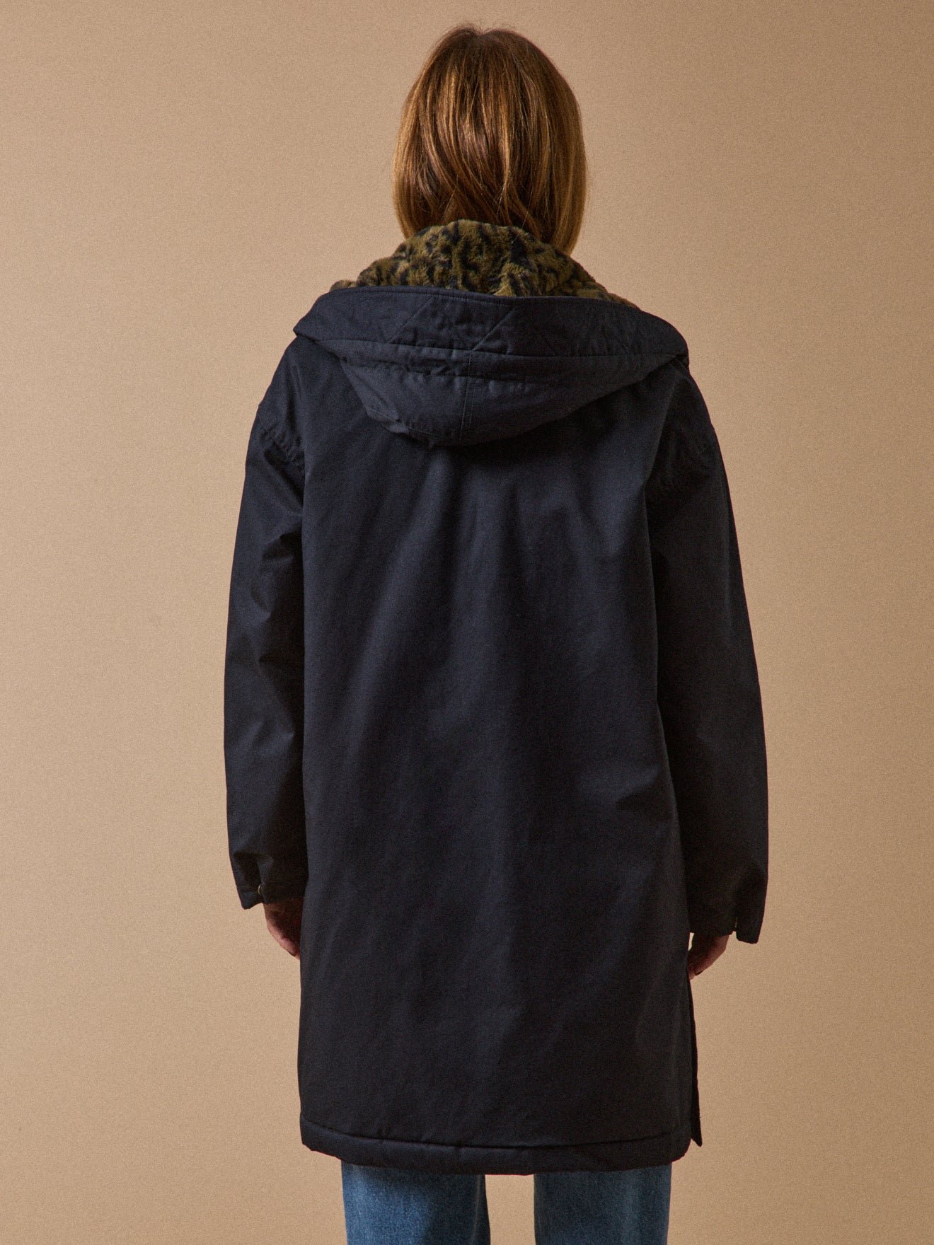 Women's mid-length parka with faux-fur lining - Image 3