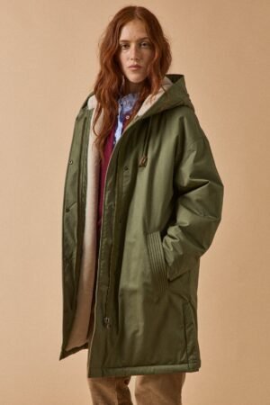 Women's mid-length parka with faux-fur lining
