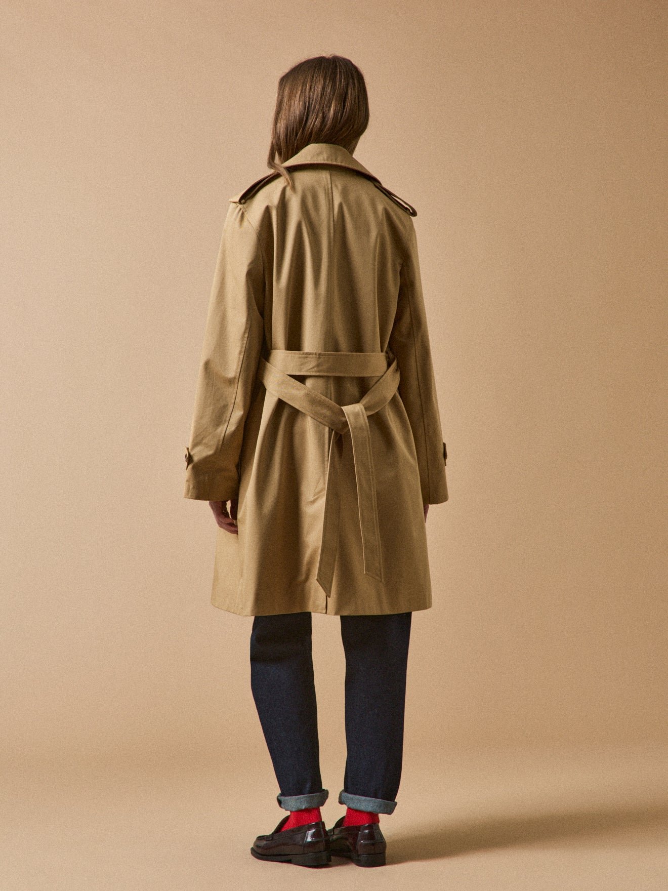 Women's long organic cotton trench coat with notched lapels - Image 4