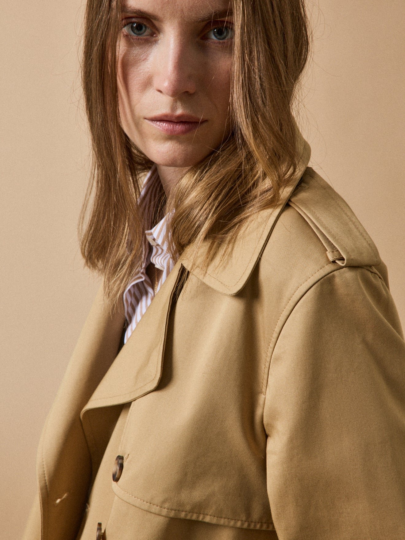 Women's long organic cotton trench coat with notched lapels - Image 6