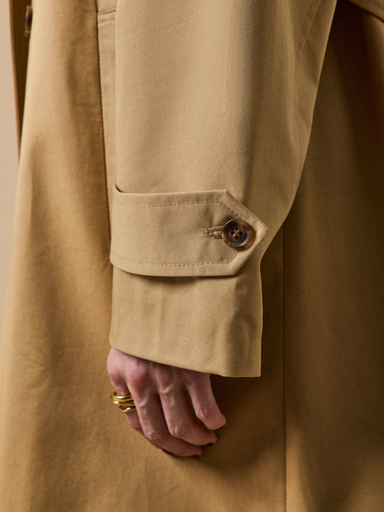 Women's long organic cotton trench coat with notched lapels - Image 9