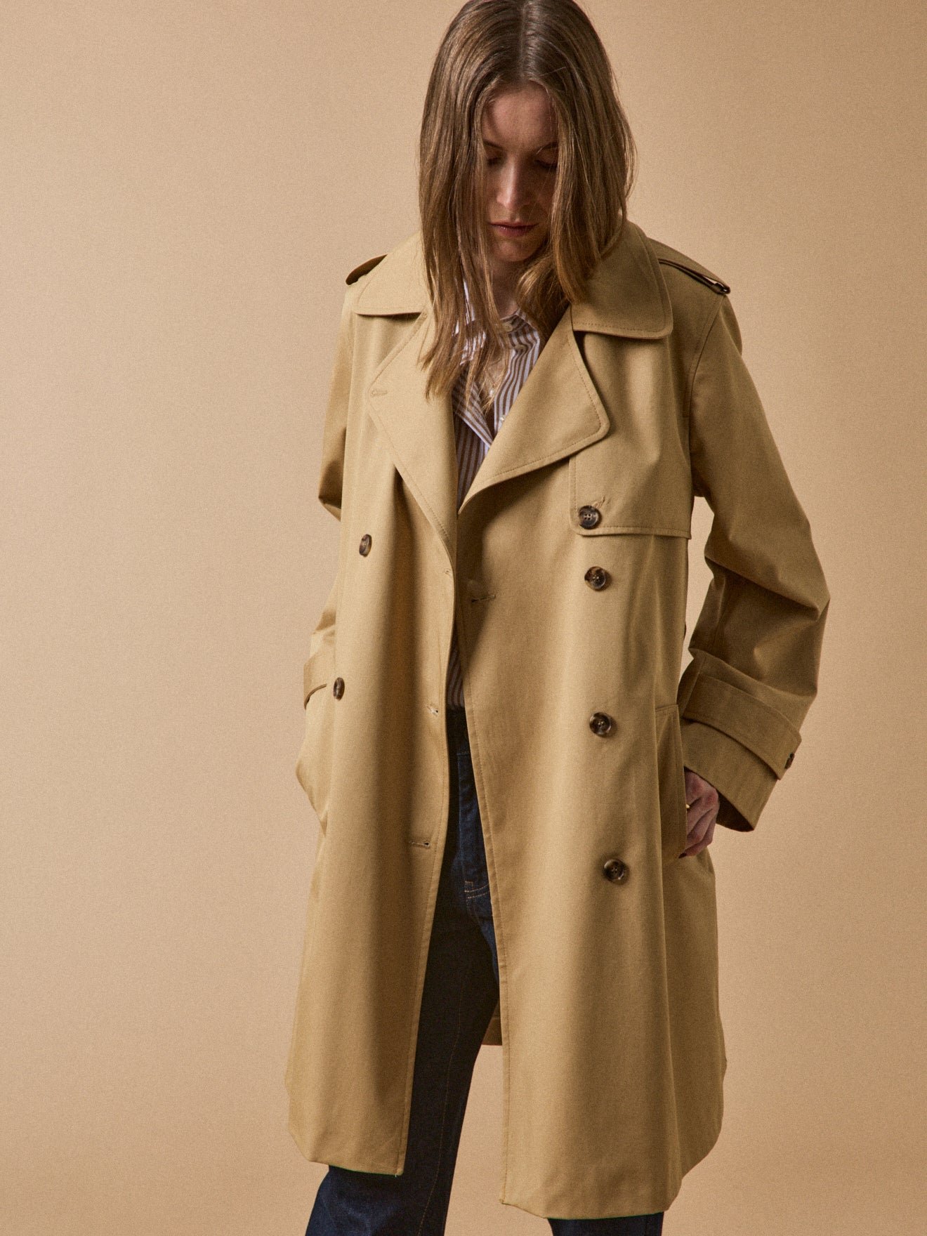 Women's long organic cotton trench coat with notched lapels