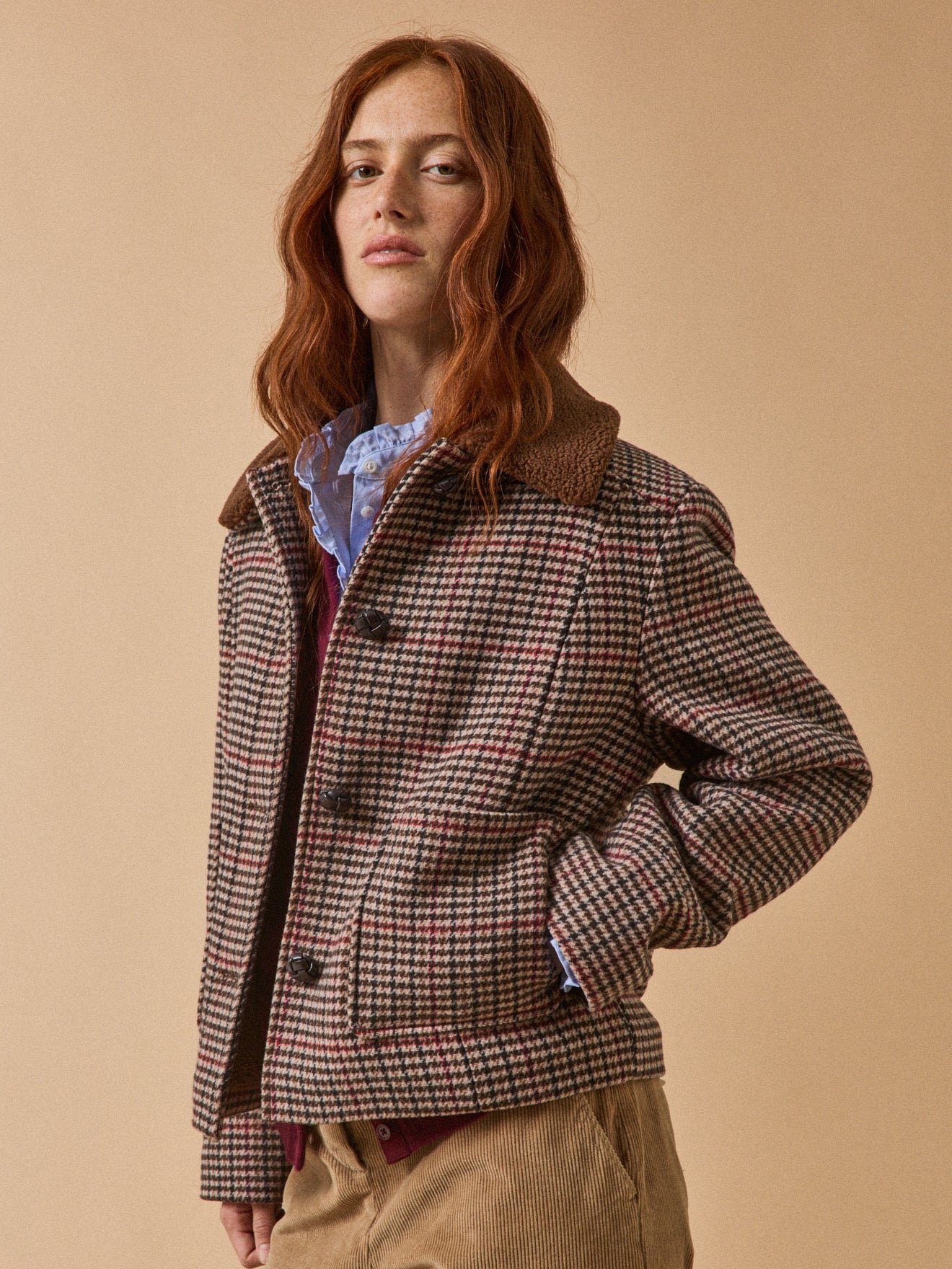Women's short checked woolen coat with faux-fur lining - Image 6