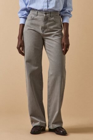 Women's wide-leg Zoe jeans made with organic cotton